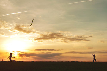 Fototapeta na wymiar A man with a girl launches a kite 