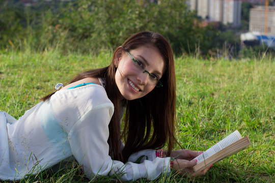 Mujer latina joven 