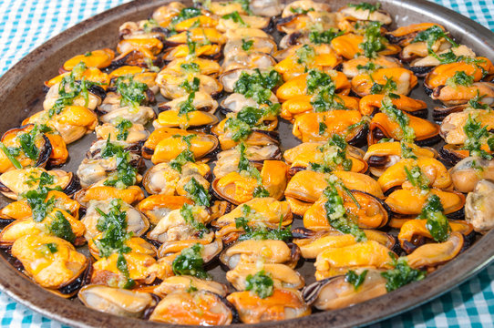 Mejillones con ajo y perejil