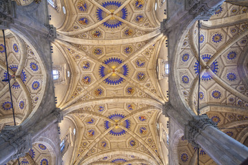 Como Cathedral: interior view of the ceiling decorations