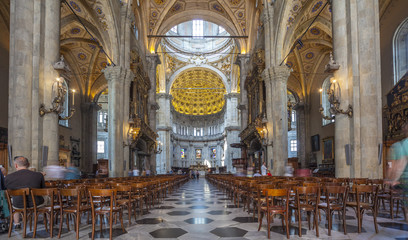 Fototapeta na wymiar Como Cathedral: inside view