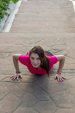 joven latina deportiva