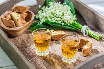 Tough and sweet cantucci with wine