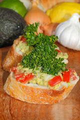 Avocado, Ciabatta, Guacamole,  Tomaten, Petersilie