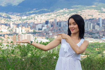 mujer joven latina