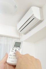 エアコンのリモコンによる温度調節