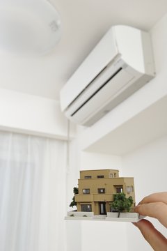 住宅模型とエアコン