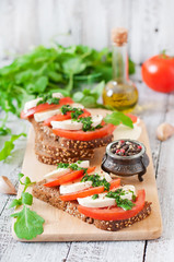 dietary sandwiches with mozzarella, tomatoes and rye bread