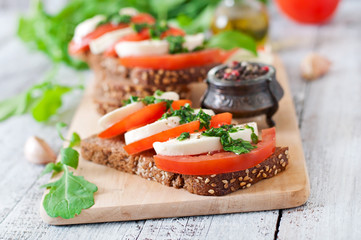 Useful dietary sandwiches with mozzarella, tomatoes and rye bread