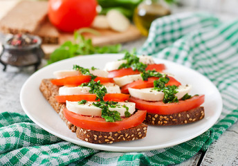 Useful dietary sandwiches with mozzarella, tomatoes and rye bread