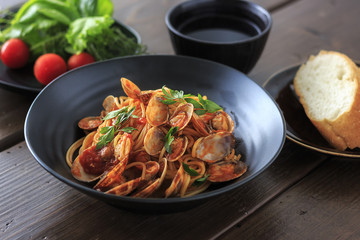 Clam and tomato sauce spaghetti