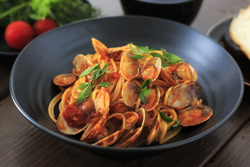 Clam and tomato sauce spaghetti