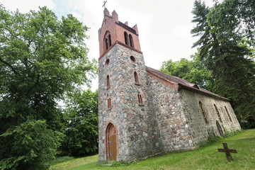 Fototapeta na wymiar Kirche in der Uckermark, Ostdeutschland