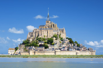 Fototapeta na wymiar View of famous Mont-Saint-Michel