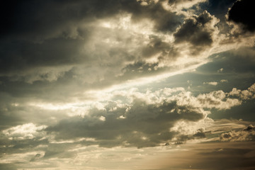 Ciel Nuageux et ensoleillé