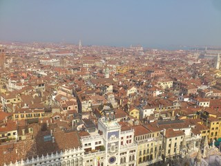 Fototapeta na wymiar Vue de Venise depuis le Campanile de la place San Marco