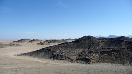 Wüstenpanorama mit Hügeln