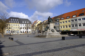Friedrich Rückert Denkmal auf dem Markplatz in  Schweinfurt, Un