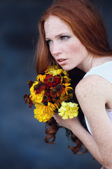 Naklejka premium Beautiful redhair bride outdoors