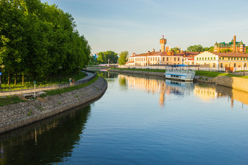 Fototapeta na wymiar Река Уводь и набережная: самое популярное место отдыха в городе Иваново
