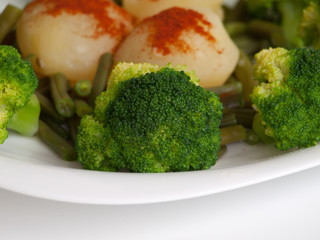 broccoli with potatoes, green beans and paprika1