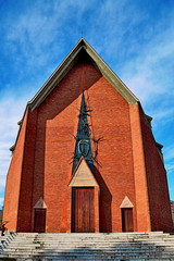 chiesa costruita con architettura moderna