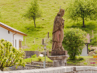 Saint-Ursanne, St-Ursanne, Stadt, Steinbrücke, Nepomuk, Doubs, Fluss, Jura, Frühling, Schweiz