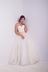 Fototapeta premium Beautiful bride posing in her wedding day