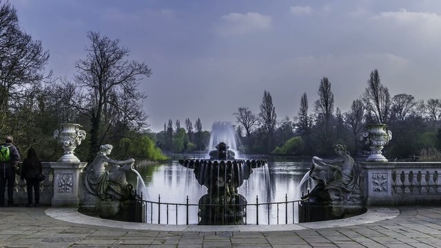 Timelapse view of the Tazza fountain and the Serpentine in Hyde park, London