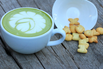 Green tea with milk and crackers.