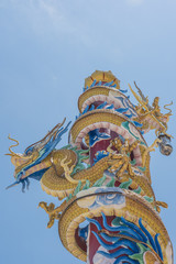Fototapeta na wymiar Colorful dragons statue on pole.