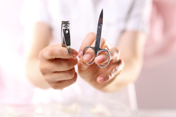 Obcinaczka czy nożyczki? Przybory do manicure