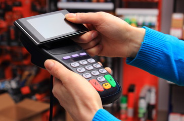 Paying with NFC technology on mobile phone