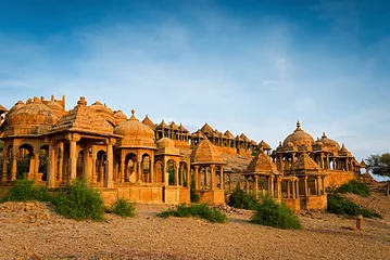 Fotobehang Koninklijke cenotaven in Jaisalmer, Rajasthan, India © olenatur