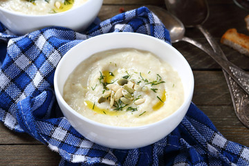 celery  cream soup with pumpkin seeds