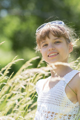 Портрет счастливой девочки.