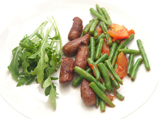 fried merguez sausages with green beans, tomatoes and fresh rocket