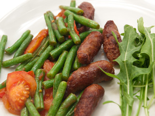 fried merguez sausages with green beans, tomatoes and fresh rocket