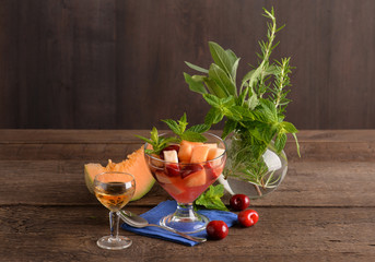 FRUIT SALAD WITH WINE
