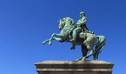 Statue équestre de Napoléon 1er sur la place de l'Hôtel de Ville à Rouen