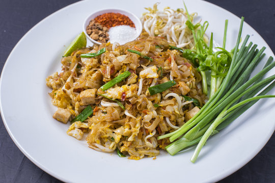 Thai food Pad thai , Stir fry noodles