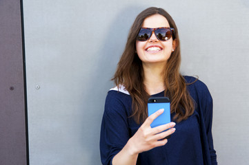 Cheerful woman talking photo on the phone in the street casual o