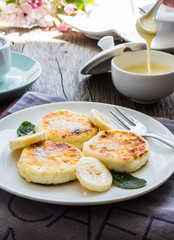 pancakes from cottage cheese  with banana, condensed milk,select