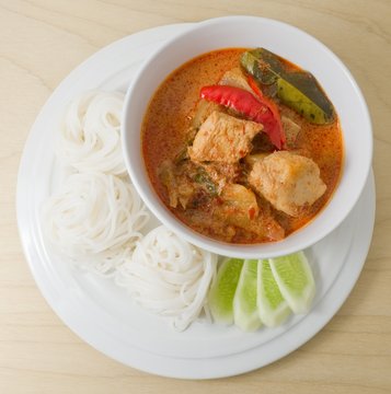 Delicious Vegan Red Curry with Rice Vermicelli