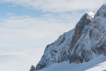 Fototapeta na wymiar sonniges Dachsteingebiet oberhalb Nebelgrenze