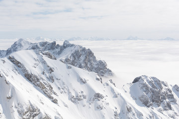 Dachsteingebirge über der Nebelgrenze