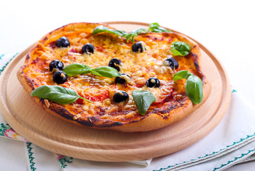 Tomato, basil and olive mini pizza