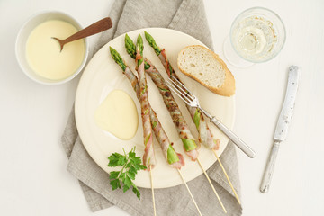 Grilled green asparagus with bacon
