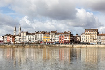Fototapeta na wymiar View of the city of Mâcon with Saône river in Burgundy, France