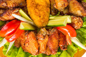 Fried chicken wings with vegetables
